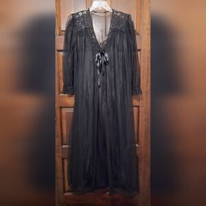 Vintage Cachet Negligee/Peignoir Nightgown Size M